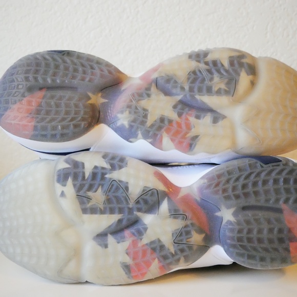 Athletic_Shoes